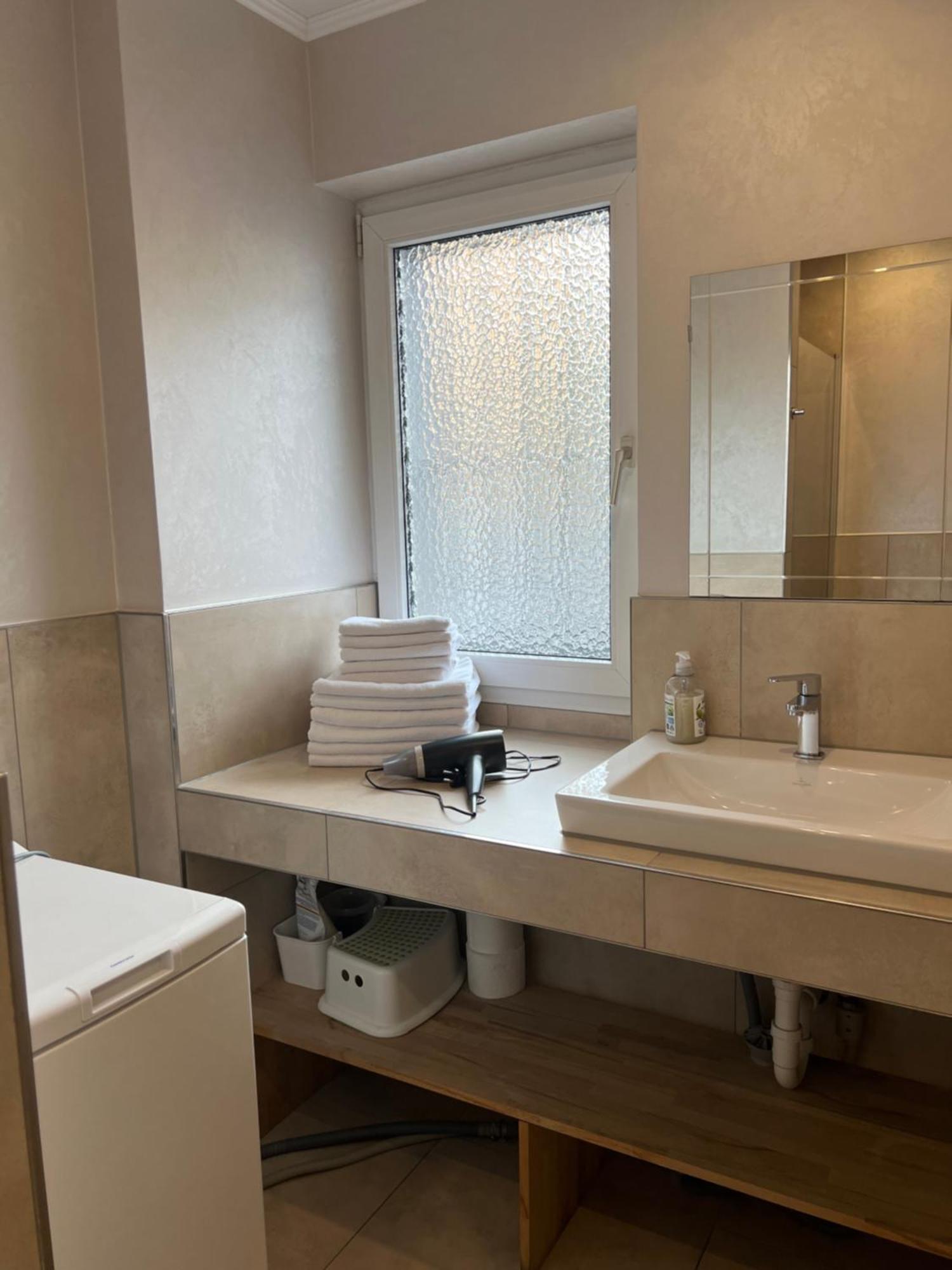Home- Business Apartment, Private Parking Free *